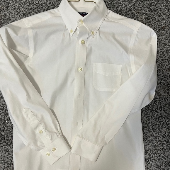 Crisp white button down - Picture 1 of 2